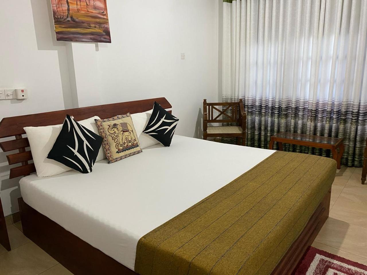 Why Not Palace Anuradhapura Exterior foto