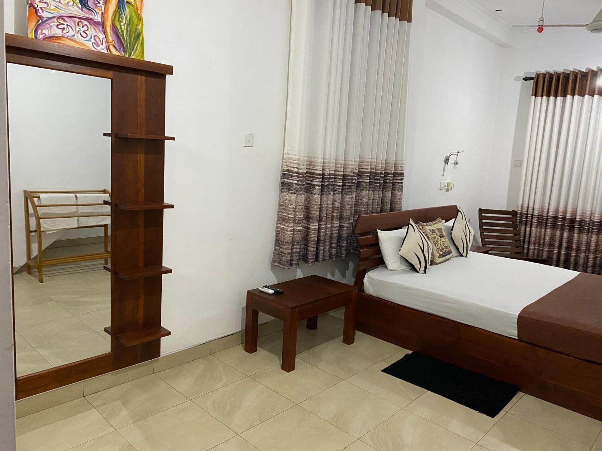 Why Not Palace Anuradhapura Exterior foto