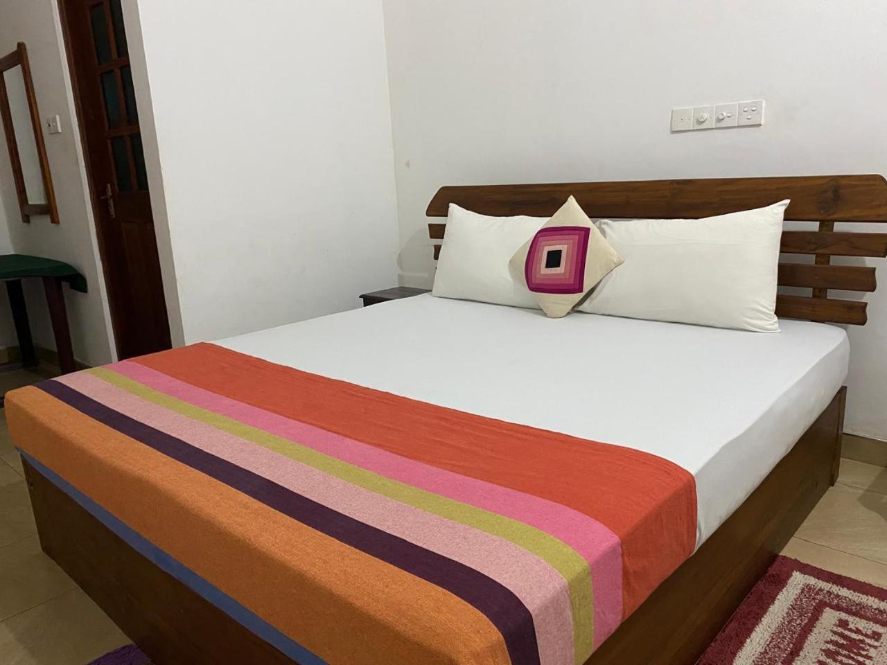 Why Not Palace Anuradhapura Exterior foto