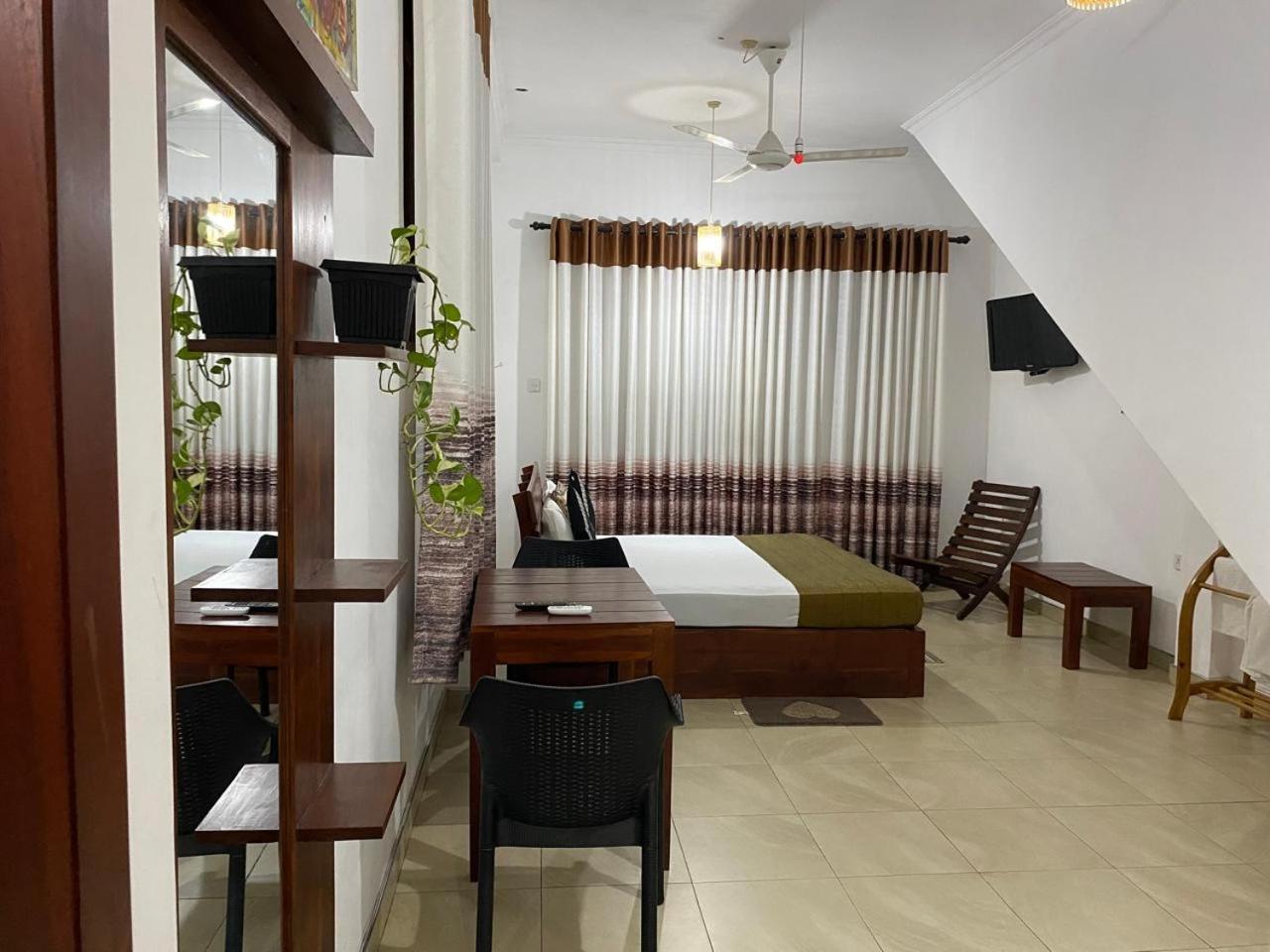 Why Not Palace Anuradhapura Exterior foto